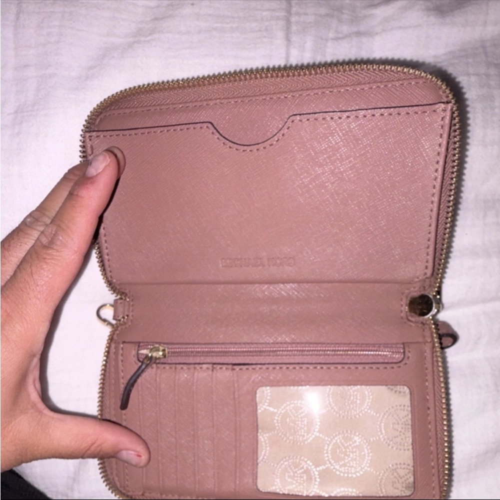 Michael Kors Dusty Rose Zip Wristlet Wallet - Picture 2 of 3